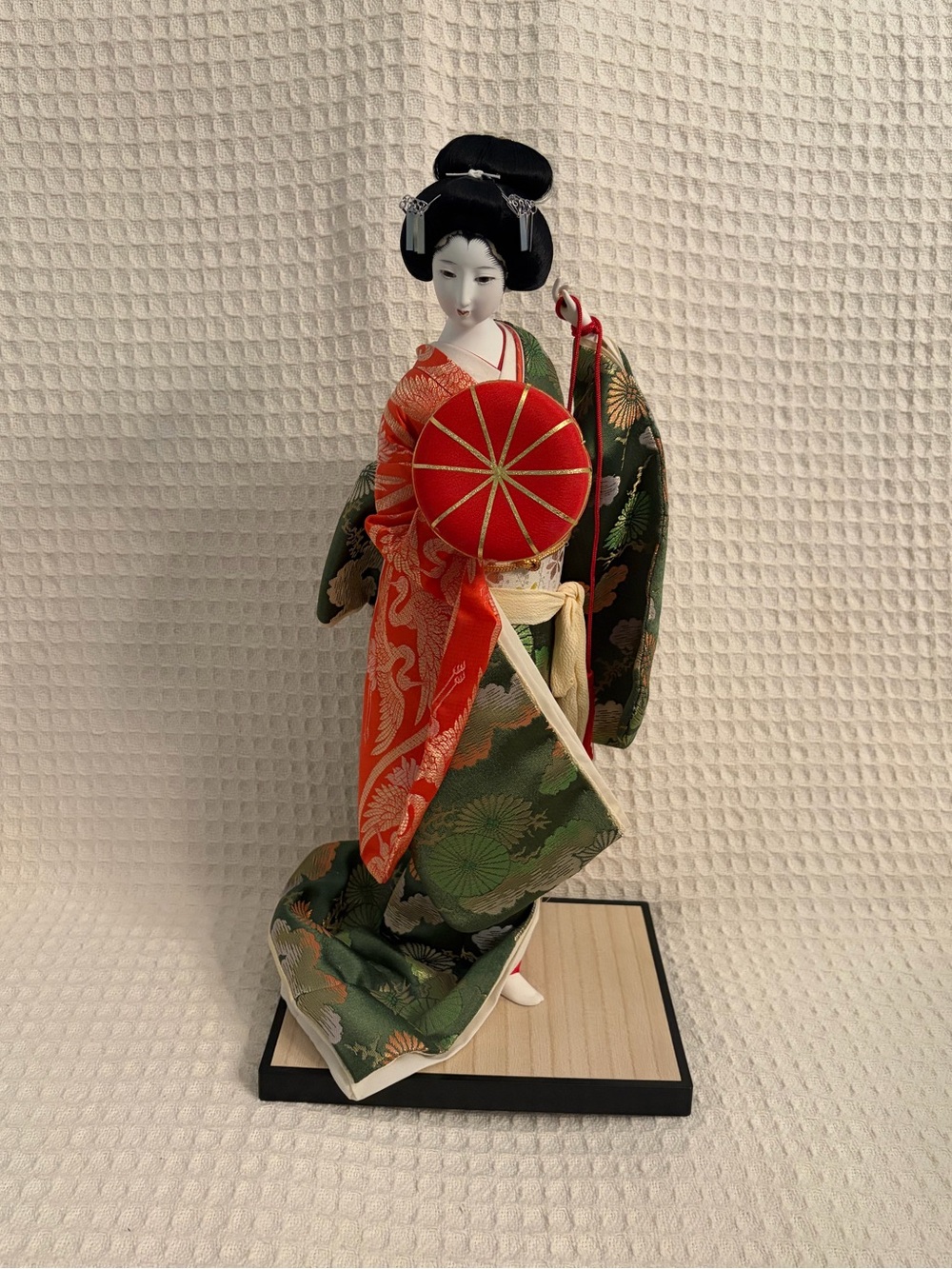 Vintage Japanese Porcelain Collectible Geisha Doll/Figurine On Stand